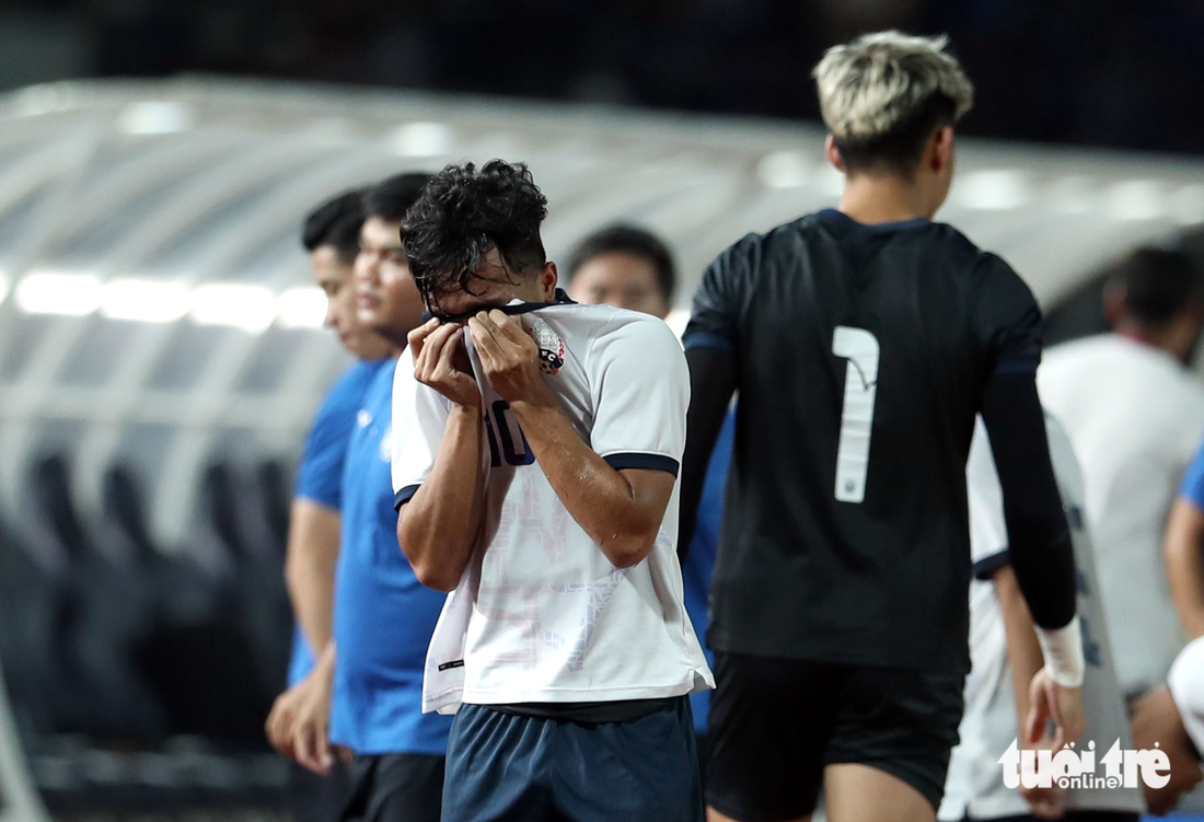 Cầu thủ U22 Campuchia khóc sau trận thua Myanmar - Ảnh 7.