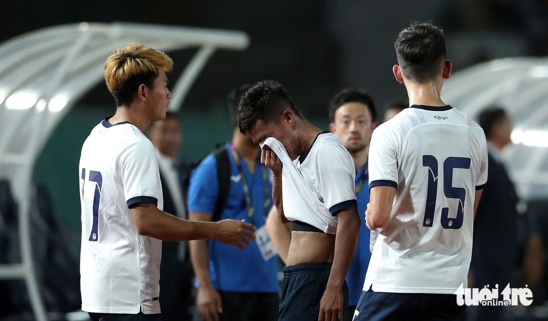 Cầu thủ U22 Campuchia khóc sau trận thua Myanmar - Ảnh 8.