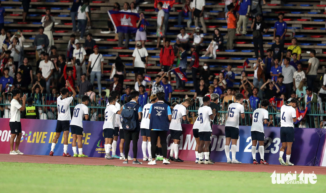 Cầu thủ U22 Campuchia khóc sau trận thua Myanmar - Ảnh 9.