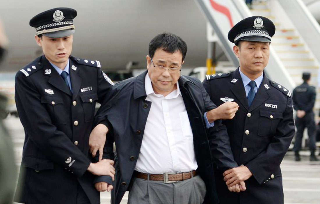 Cựu quan chức tham nhũng Li Huabo bị bắt tại Bắc Kinh năm 2015  - Ảnh: Tân Hoa xã