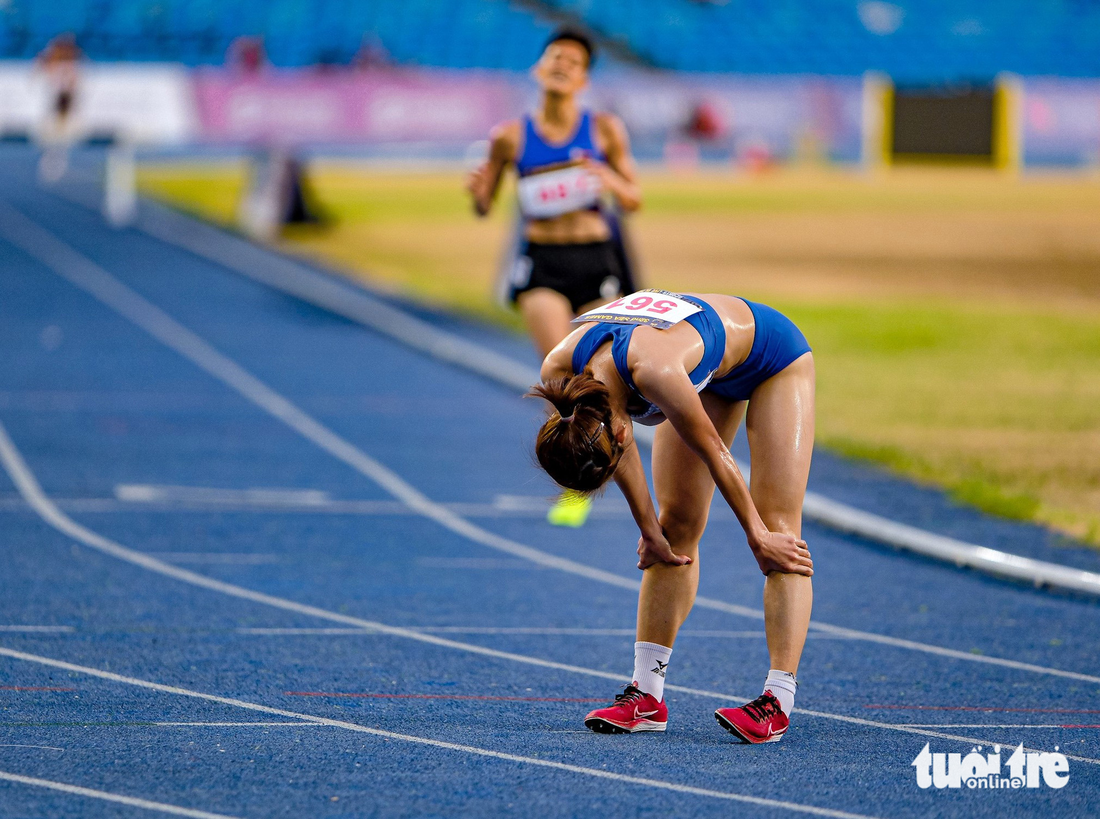 Chùm ảnh Nguyễn Thị Oanh lập kỳ tích SEA Games khi giành 2 HCV trong 30 phút - Ảnh 10.