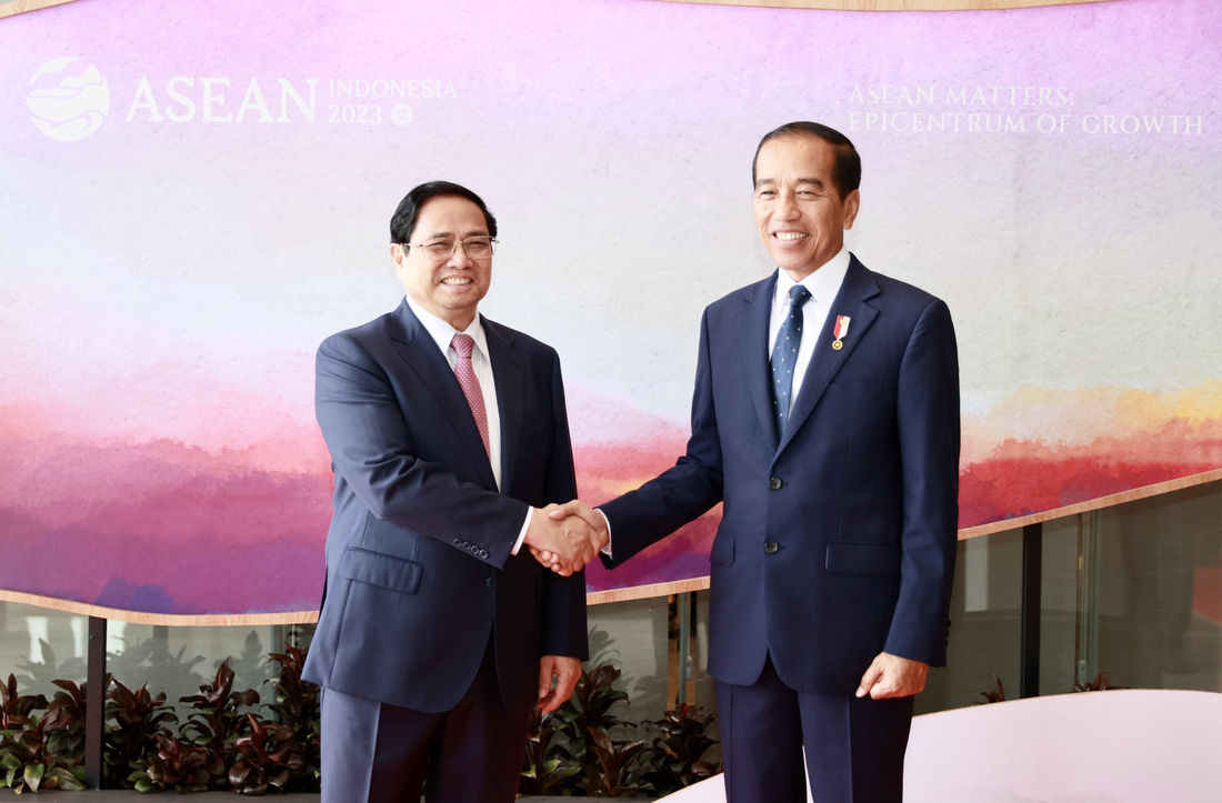 Tổng thống Indonesia đón Thủ tướng Phạm Minh Chính dự Hội nghị ASEAN - Ảnh 1.