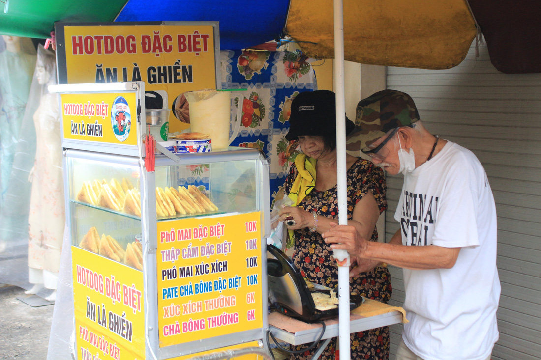 Hot dog kiểu Việt Nam: Cú sốc của người nước ngoài - Ảnh 1.