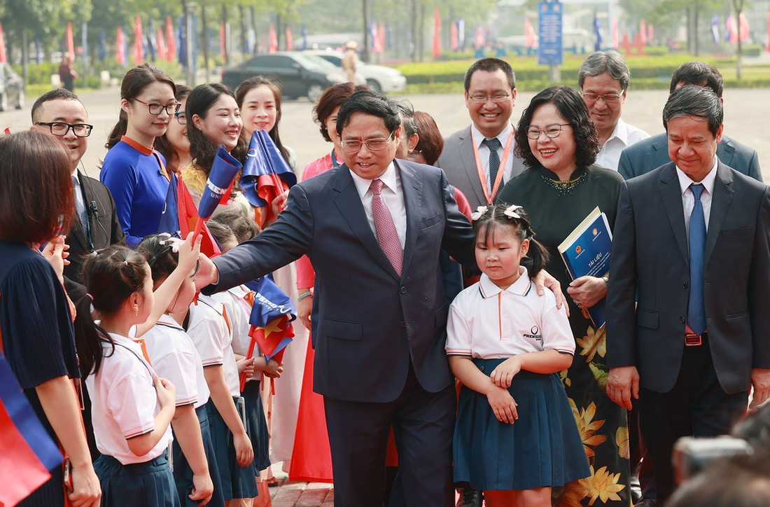 Thủ tướng: Học tập để Việt Nam không thua kém bất kỳ đất nước nào trên thế giới - Ảnh 2.