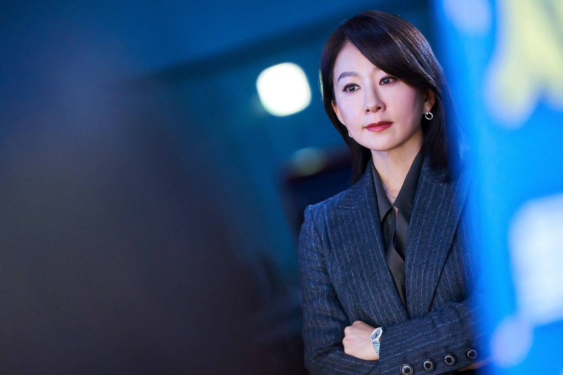 Phụ nữ tuổi 50, 60 gừng càng già càng cay trong phim Hàn Quốc - Ảnh 2.