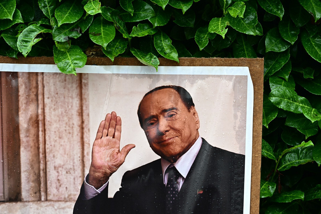 Nước Ý vĩnh biệt cựu thủ tướng Silvio Berlusconi - Ảnh 1.