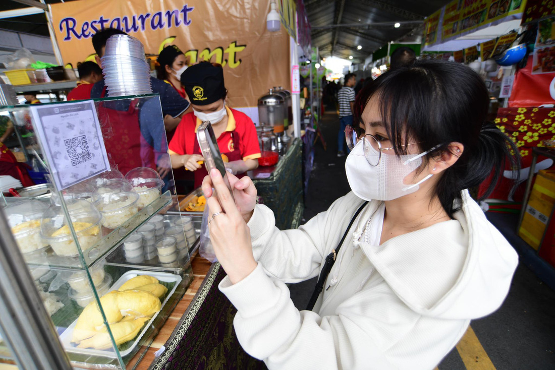 Lễ hội không tiền mặt - Cashless Town tại đường Nguyễn Huệ, quận 1, TP.HCM - Ảnh: QUANG ĐỊNH