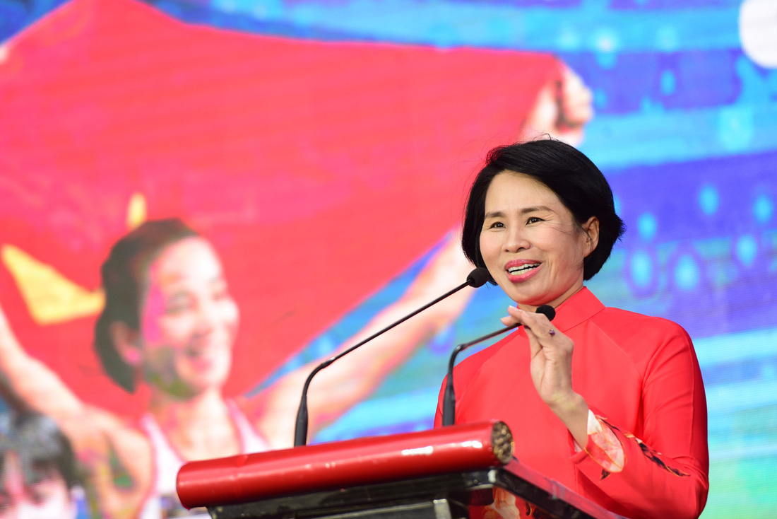 Bà Lê Thị Hoàng Yến - Phó Tổng cục trưởng Tổng cục TDTT - tham dự lễ trao giải 'Cảm hứng SEA Games' - Ảnh: DUYÊN PHAN