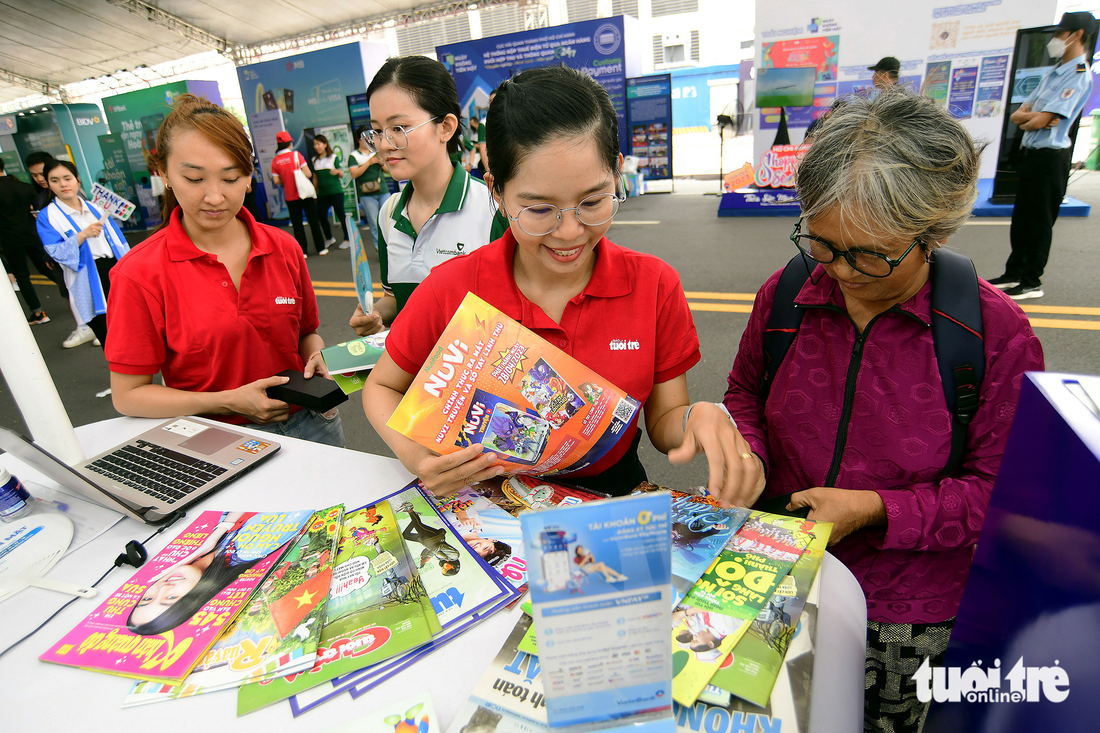 Ngày hội Không tiền mặt năm 2023 do báo Tuổi Trẻ tổ chức tại TP.HCM đã thu hút đông đảo bạn đọc đến tham gia - Ảnh: QUANG ĐỊNH