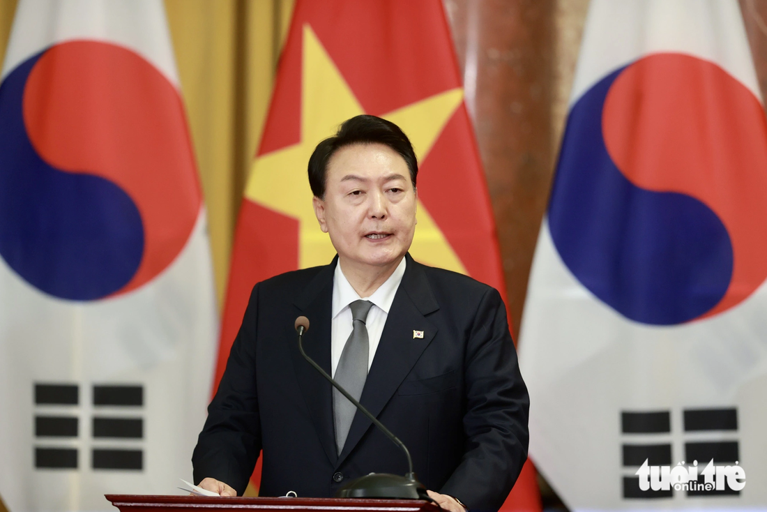  Tổng thống Hàn Quốc Yoon Suk Seol phát biểu trong cuộc gặp báo chí - Ảnh: NGUYỄN KHÁNH