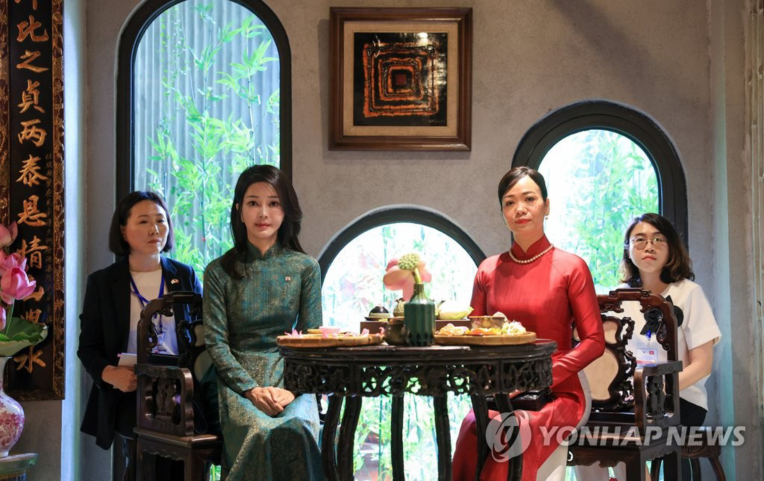Phu nhân Tổng thống Hàn Quốc mặc áo dài, thưởng trà cùng phu nhân Chủ tịch nước - Ảnh 5.