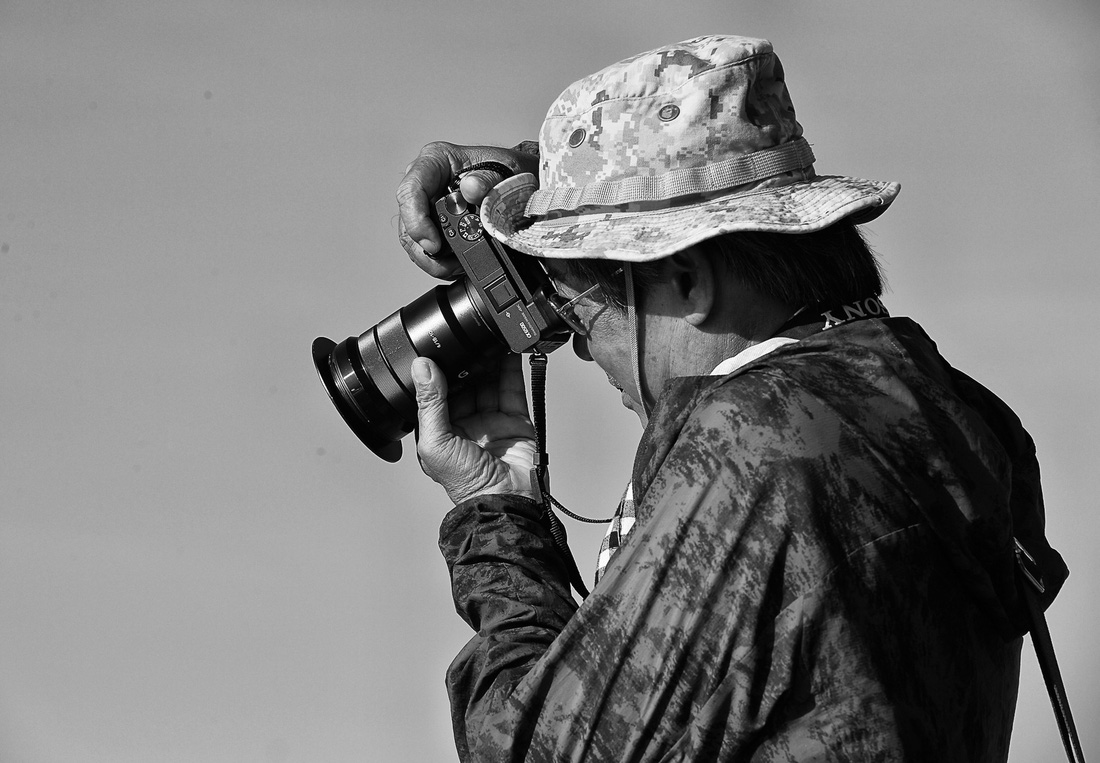 Nghệ sĩ nhiếp ảnh Hoàng Thạch Vân luôn nhiệt thành tham gia các hoạt động sáng tác - Ảnh: TRẦN THẾ PHONG