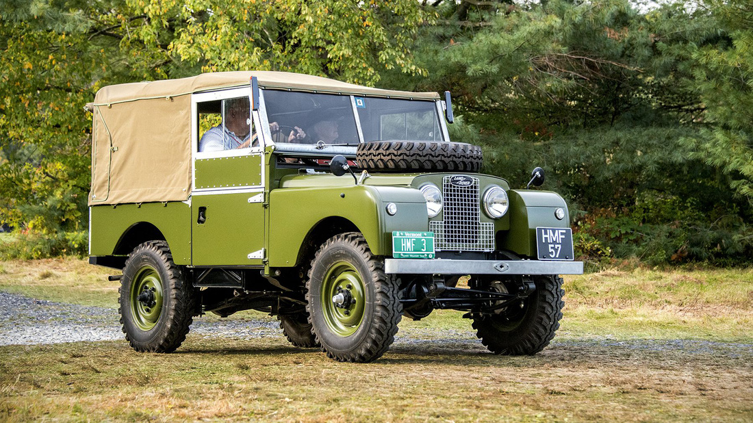 Chiếc xe xuất xưởng 75 năm trước được tái hiện qua phiên bản kỷ niệm ngày nay - Ảnh: Land Rover Việt Nam