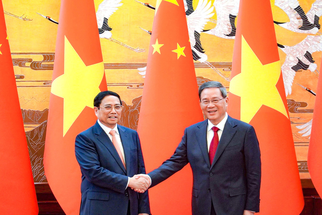 Thủ tướng Phạm Minh Chính gặp và hội đàm với Thủ tướng Lý Cường vào ngày 26-6 - Ảnh: NGỌC AN