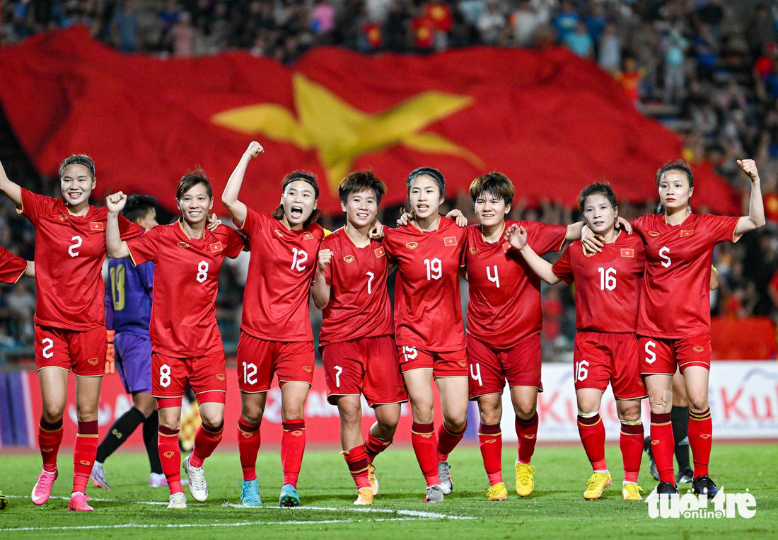 Tuyển bóng đá nữ Việt Nam giữ vững ngôi vô địch tại SEA Games 32 (Campuchia 2023) - Ảnh: NAM TRẦN