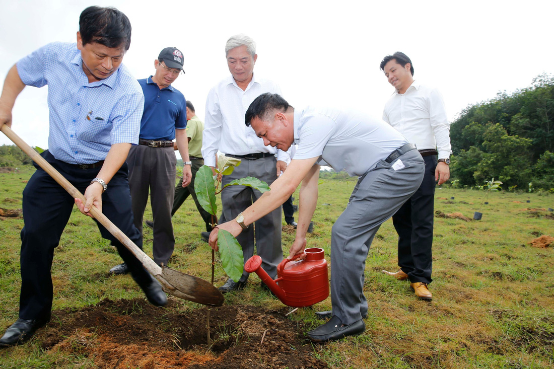 Hội Nhà báo Việt Nam trồng 3,4ha rừng ở Bình Phước - Ảnh 1.
