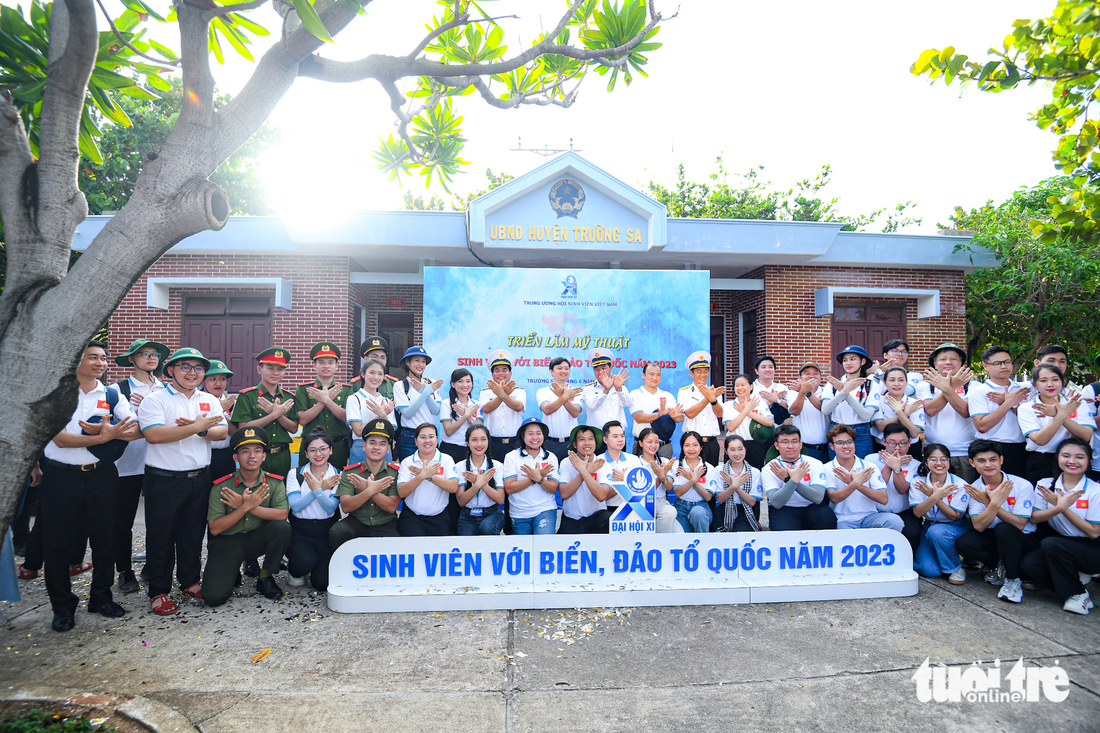 Triển lãm mỹ thuật “Sinh viên với biển, đảo Tổ quốc” năm 2023 lần đầu tiên được tổ chức trên đảo Trường Sa Lớn