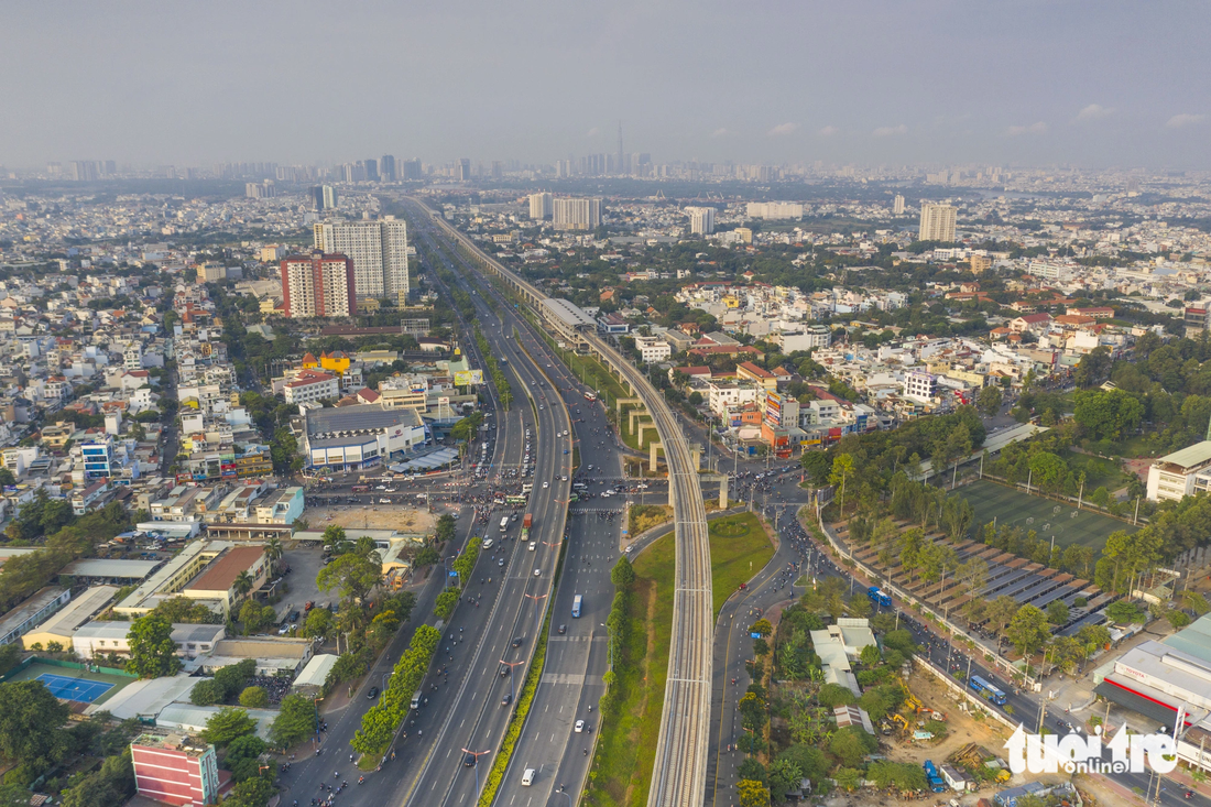 Đường Võ Nguyên Giáp có chiều dài 7,79km từ cầu Sài Gòn đến ngã tư Thủ Đức 