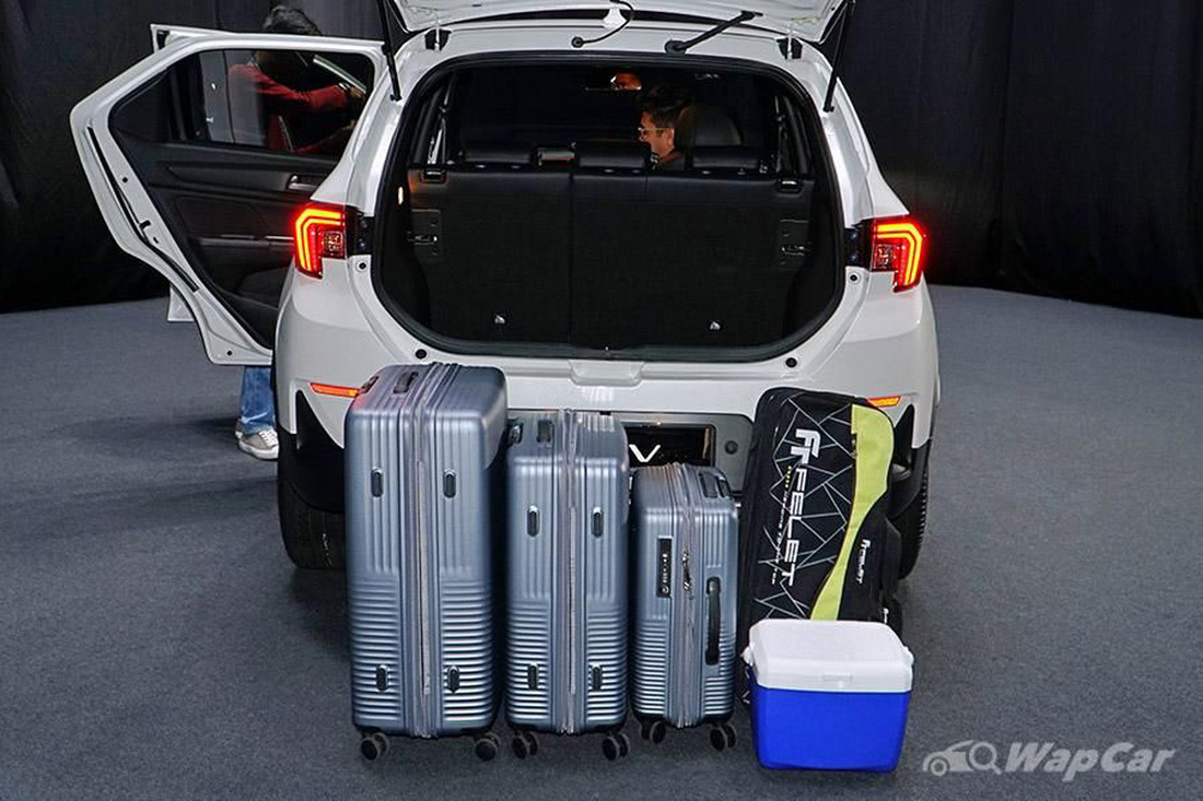 Một thử nghiệm thực tế về khả năng để đồ của Honda WR-V với 3 chiếc vali đủ kích cỡ - Ảnh: Wapcar