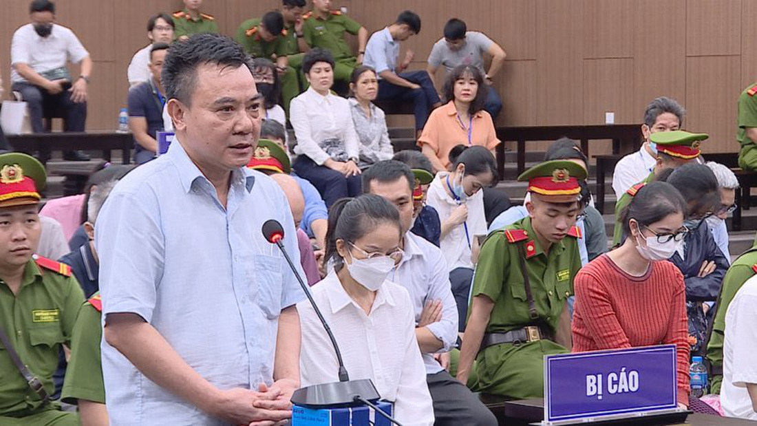 Cựu phó giám đốc Công an Hà Nội Nguyễn Anh Tuấn tại phiên tòa - Ảnh: NAM ANH