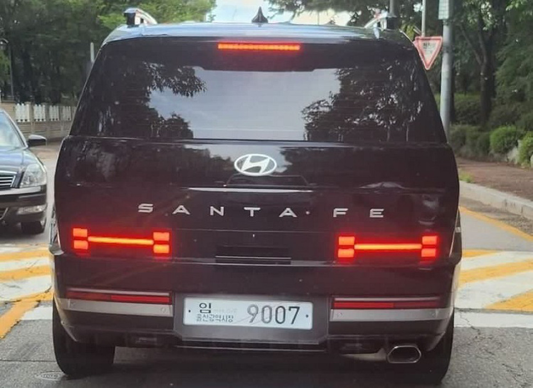 Hyundai Santa Fe lộ mặt thực tế ngay sau ngày công bố đầu tiên - Ảnh 11.