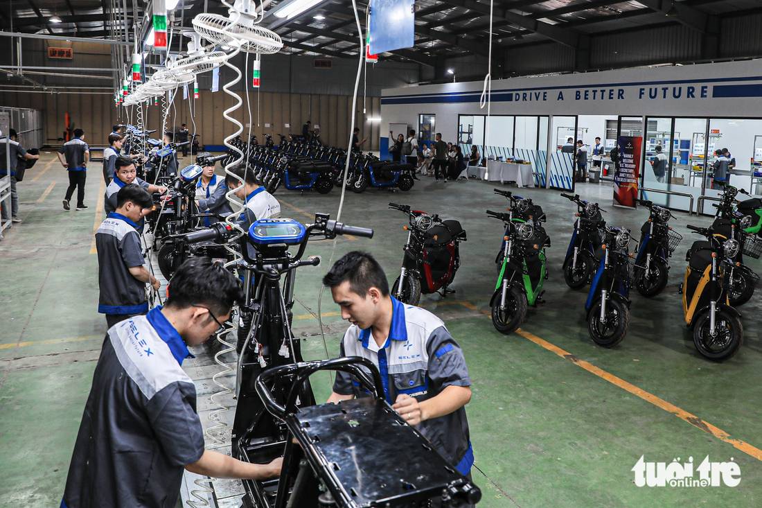 Dây chuyền sản xuất và lắp ráp xe máy điện ứng dụng nhiều công nghệ pin vượt trội - Ảnh: DANH KHANG