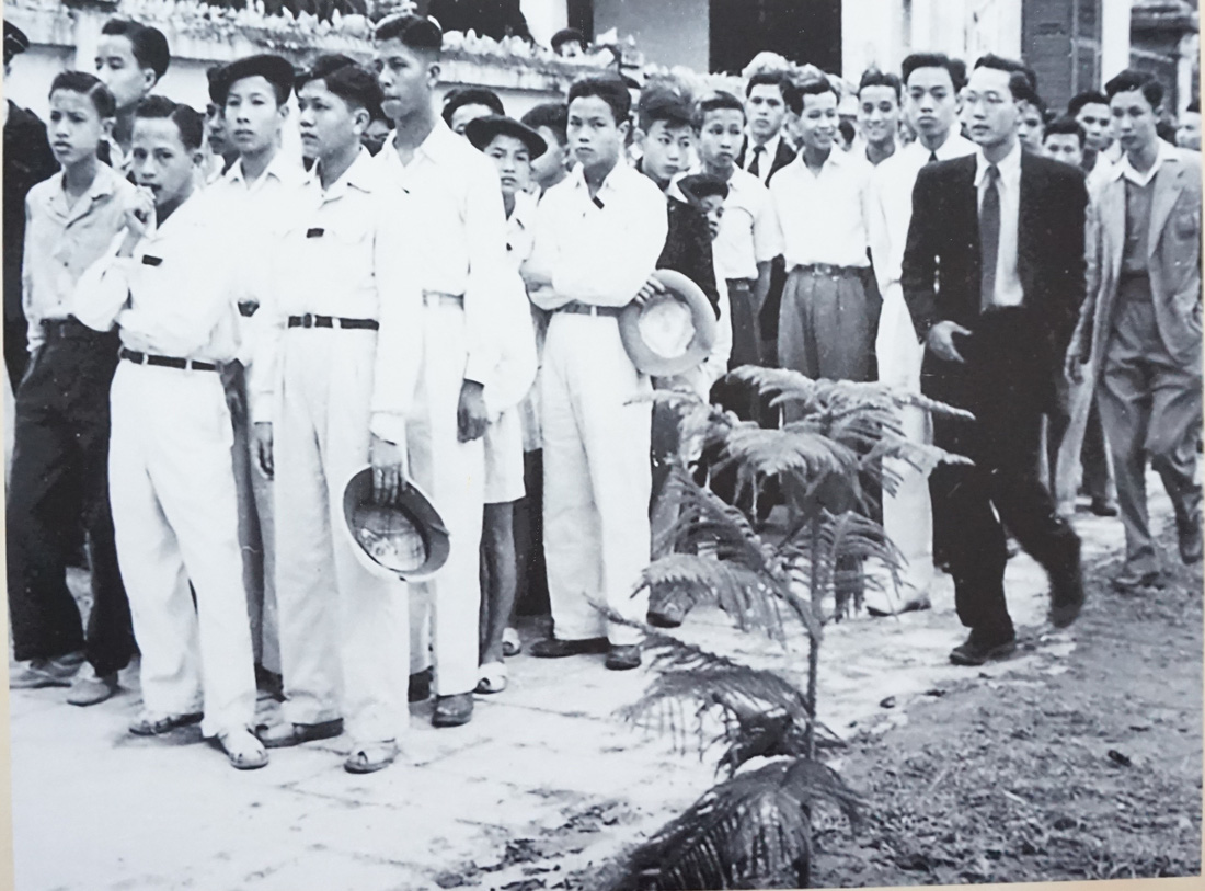 Học sinh, sinh viên Hà Nội làm lễ cầu hồn cho anh Trần Văn Ơn tại Nhà thờ lớn Hà Nội ngày 20-1-1950