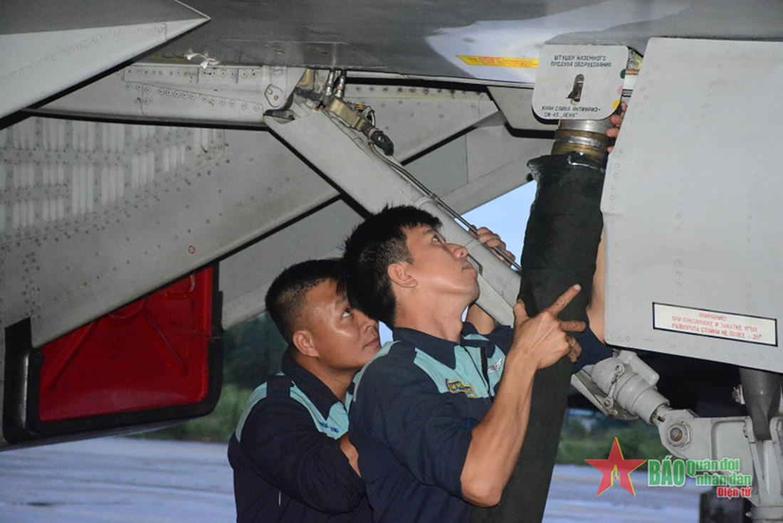 Diễn tập bắn, ném bom đạn thật của không quân Việt Nam năm 2023 - Ảnh 3.