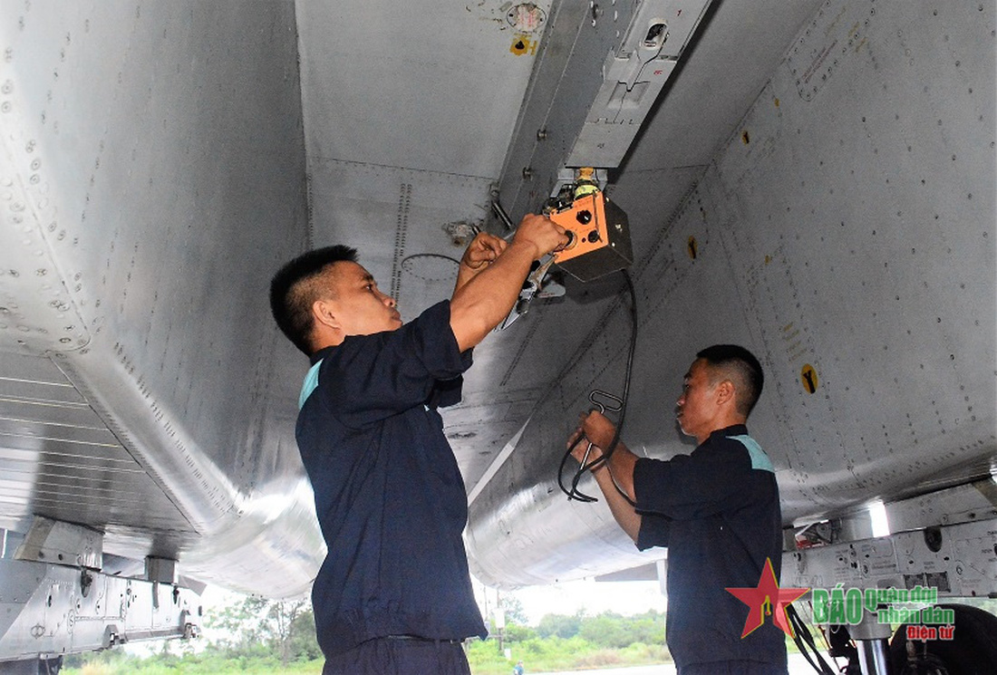 Diễn tập bắn, ném bom đạn thật của không quân Việt Nam năm 2023 - Ảnh 4.