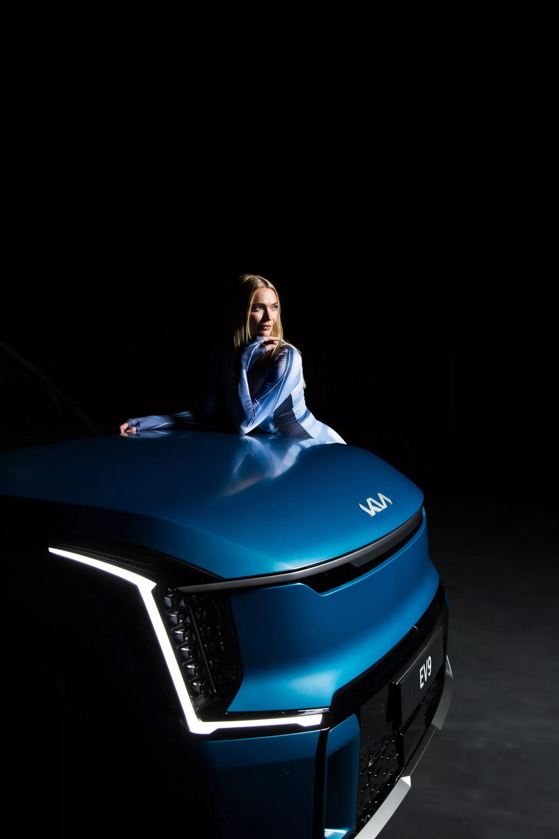 Người mẫu mạo hiểm cho điện giật qua người để quảng cáo Kia EV9 - Ảnh 10.