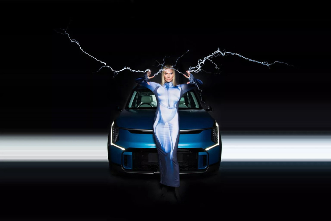 Người mẫu mạo hiểm cho điện giật qua người để quảng cáo Kia EV9 - Ảnh 3.