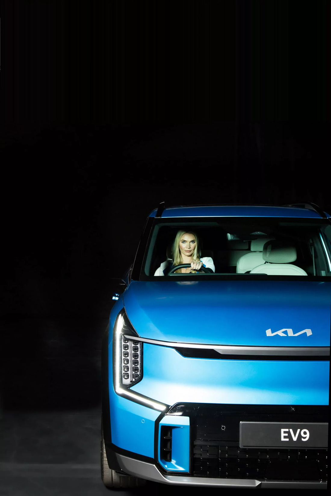 Người mẫu mạo hiểm cho điện giật qua người để quảng cáo Kia EV9 - Ảnh 8.