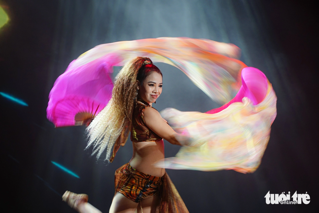 Chị Đỗ Hà - một trong những học trò xuất sắc của biên đạo múa Đỗ Hồng Hạnh - mang đến cho khán giả màn trình diễn mãn nhãn - Ảnh: NGUYỄN HIỀN