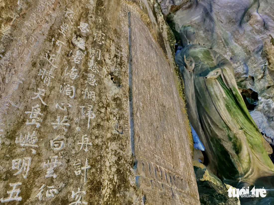 Ma nhai (văn khắc trên đá) ở Ngũ Hành Sơn chứa đựng nhiều thông tin. Trong đó có phản ánh mối quan hệ giao lưu văn hóa, kinh tế, xã hội của các quốc gia châu Á thời Hội An còn là thương cảng lớn của khu vực - Ảnh: TRƯỜNG TRUNG