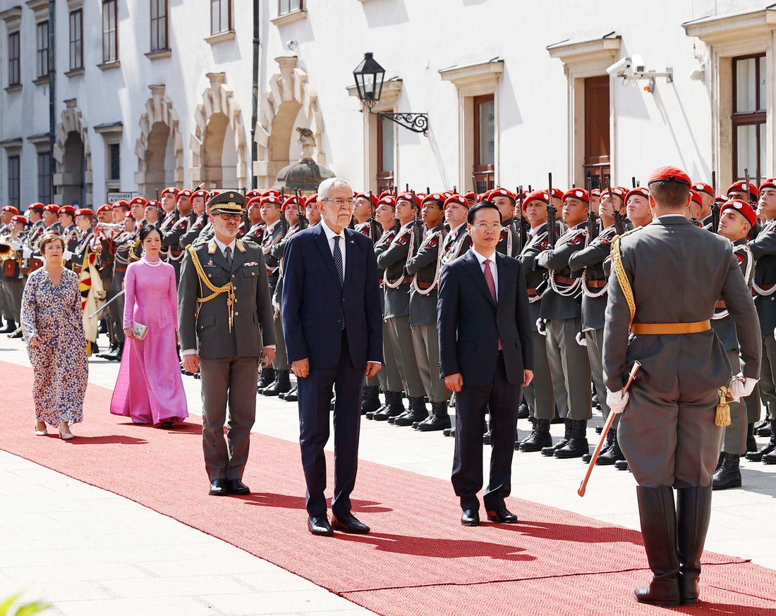 Đây là chuyến thăm Áo đầu tiên của Chủ tịch nước Việt Nam trong 15 năm qua, cũng là chuyến thăm chính thức đầu tiên của Chủ tịch nước Võ Văn Thưởng đến một nước châu Âu - Ảnh: TTXVN