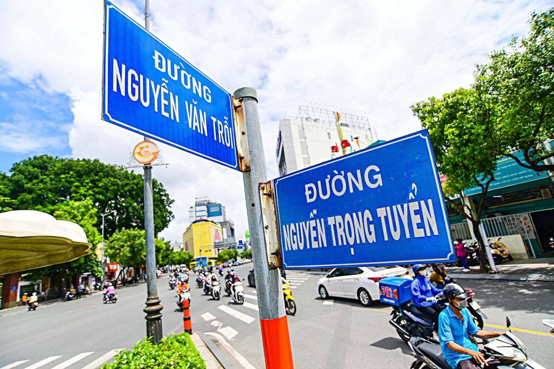 Con đường mang tên liệt sĩ Nguyễn Trọng Tuyển giao với đường mang tên liệt sĩ Nguyễn Văn Trỗi - Ảnh: QUANG ĐỊNH