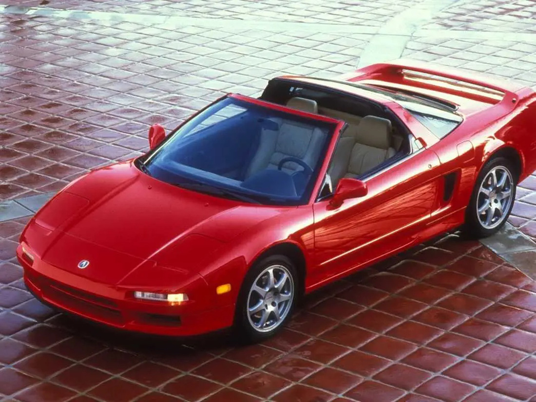 Acura NSX thế hệ đầu tiên ra mắt vào năm 1990, được sản xuất đến năm 2005. Không khó hiểu vì sao Acura NSX thu hút được Larry Ellison. Bởi thiết kế &quot;bóng bẩy&quot; của NSX được tạo ra bởi Ken Okuyama, nhà thiết kế có vai trò quan trọng trong việc tạo ra siêu xe Ferrari Enzo - Ảnh: Insider
