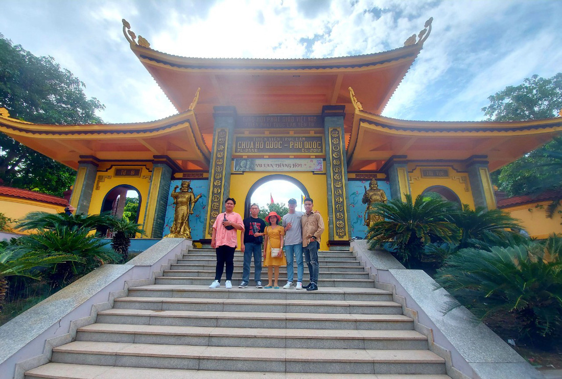 Chùa Hộ Quốc Phú Quốc là điểm du lịch tâm linh mà khách du lịch đến Phú Quốc không thể bỏ qua - Ảnh: CHÍ CÔNG