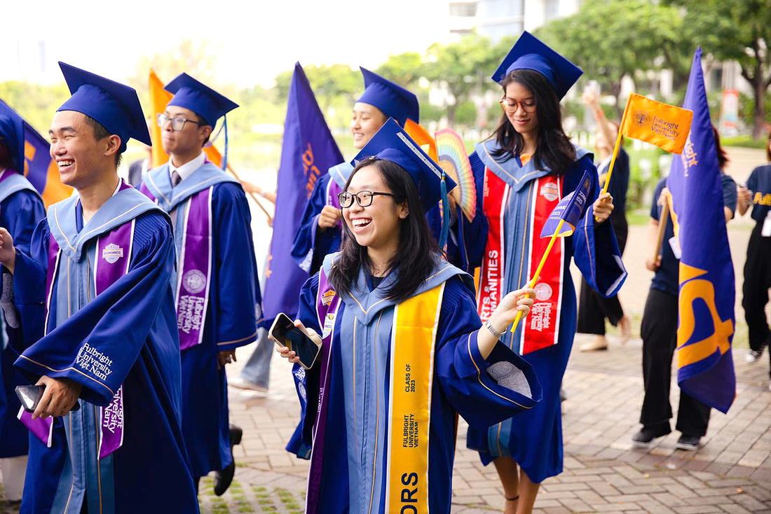 Các sinh viên khóa đầu tiên tốt nghiệp tại ĐH Fulbright Việt Nam vào tháng 6-2023 - Ảnh: FUV