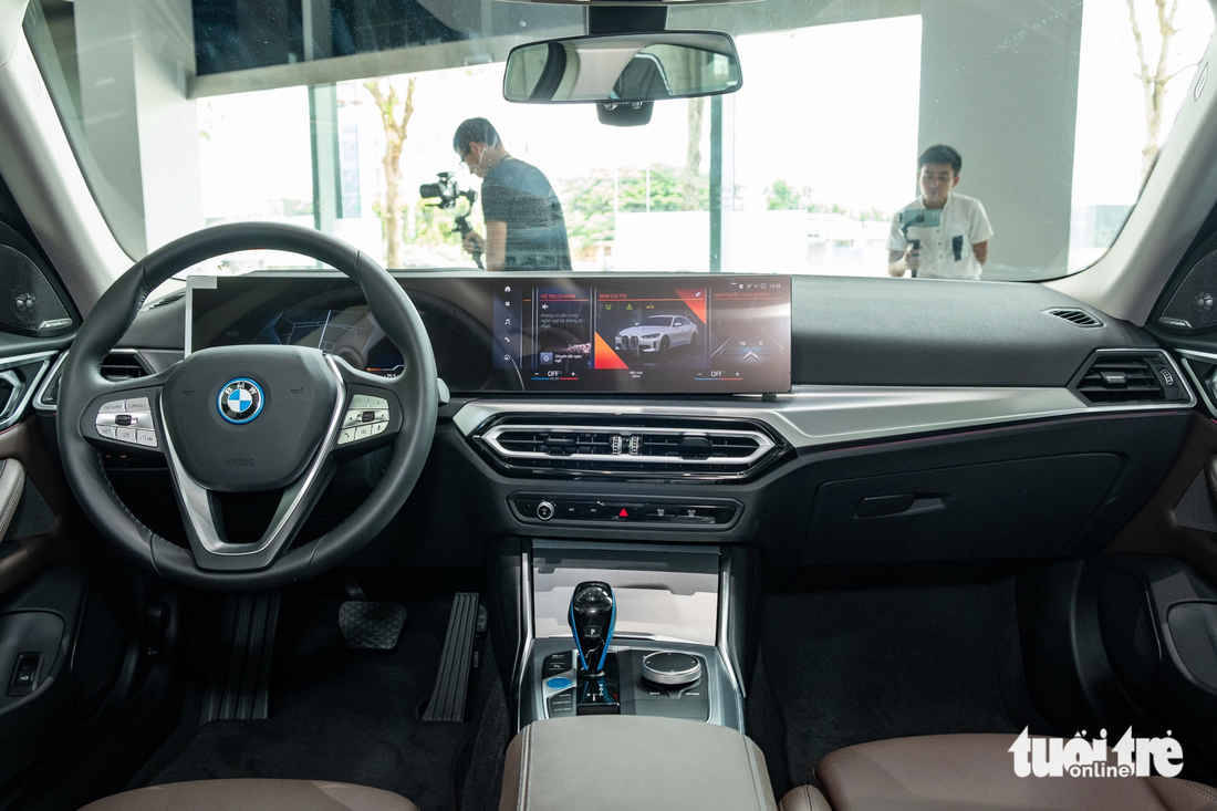 BMW i4 giá gần 3,8 tỉ ra mắt Việt Nam: Sạc đầy chạy được tới 600km - Ảnh 5.