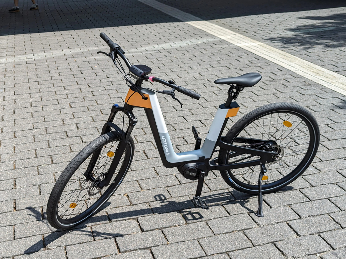 Chiếc xe đạp điện này được trang bị động cơ đặt giữa Bafang M510 với công suất 250W và mô men xoắn 90Nm. Xe đạp điện được thiết kế phù hợp với những người có chiều cao từ 1m60 đến 1m90