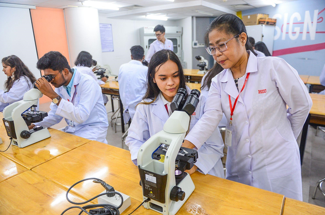 Trường ĐH Quốc tế Hồng Bàng thu hút sinh viên quốc tế đến học y khoa - Ảnh: QUANG ĐỊNH