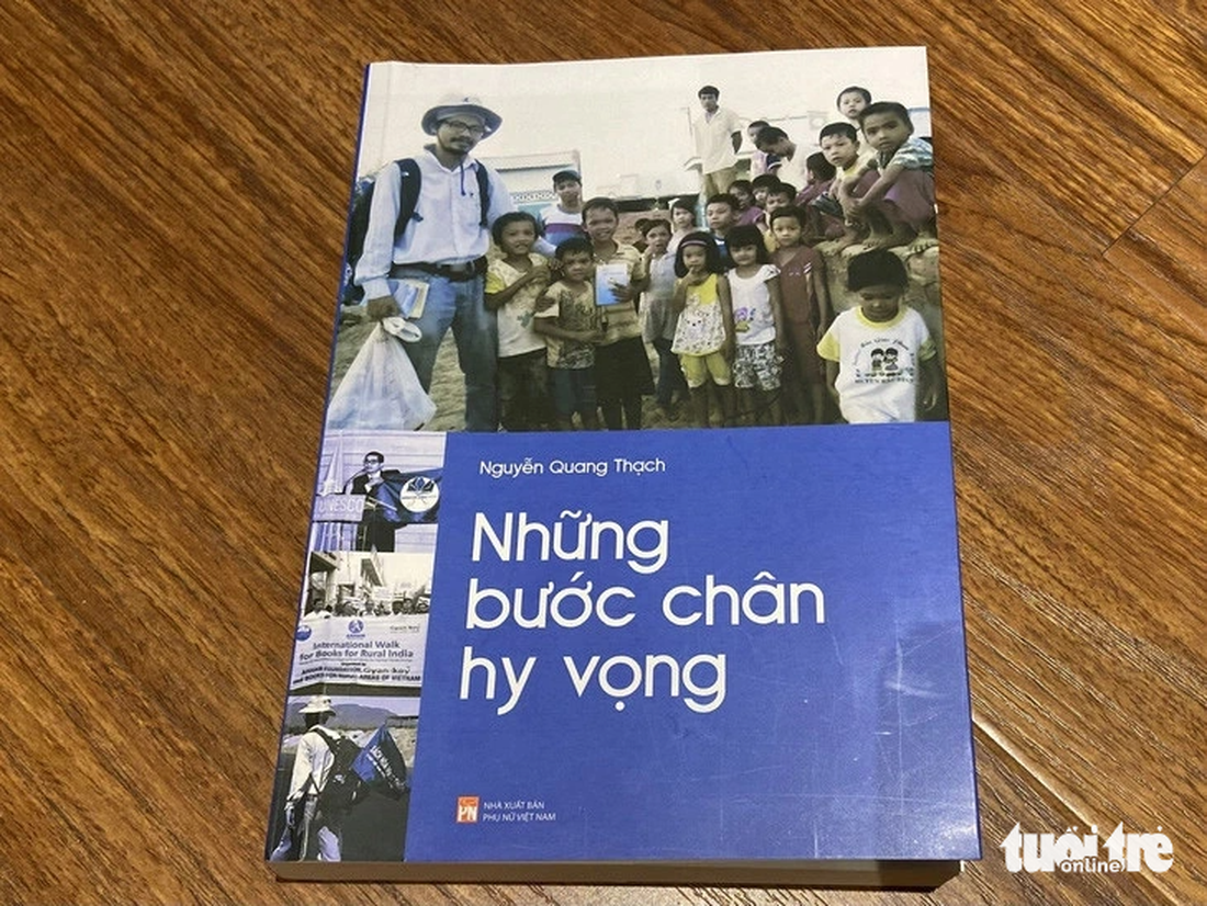 Cuốn sách &quot;Những bước chân hy vọng&quot; được ra mắt bạn đọc ở Hà Nội và TP.HCM - Ảnh: T.ĐIỂU