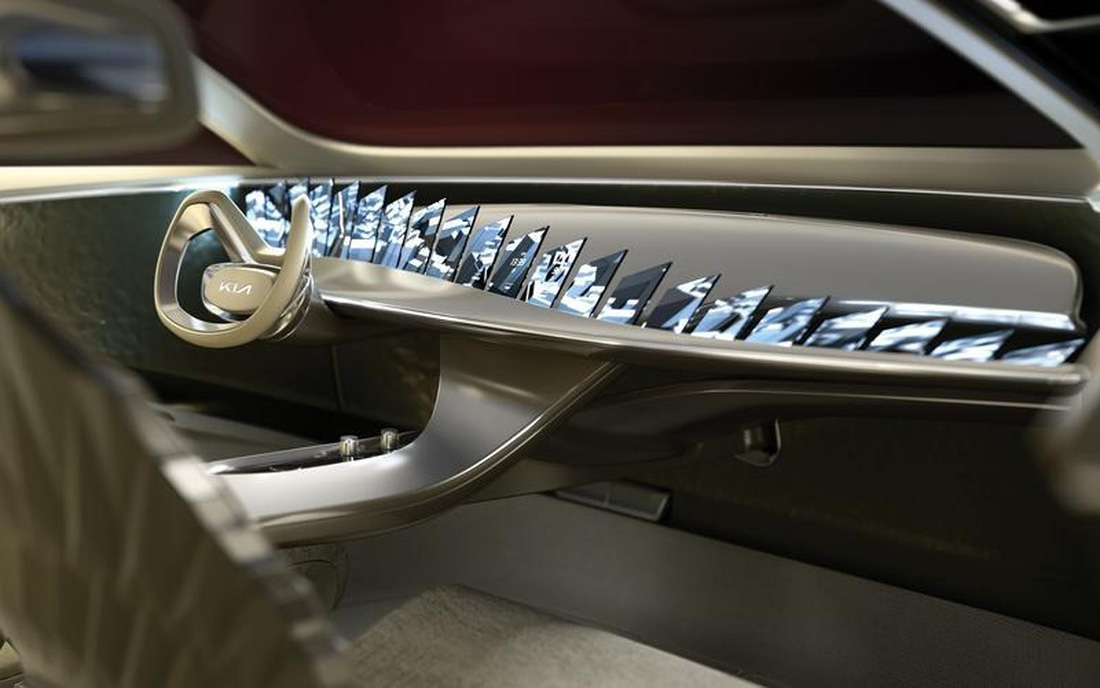 Kia Imagine (2019) - Khó ai quan sát nội thất Kia Imagine có thể quên được táp lô xe. Tại đây, Kia trang bị 21 màn hình riêng biệt với độ phân giải cao và kích thước, góc nghiêng cùng chức năng khác nhau - Ảnh: Autocar