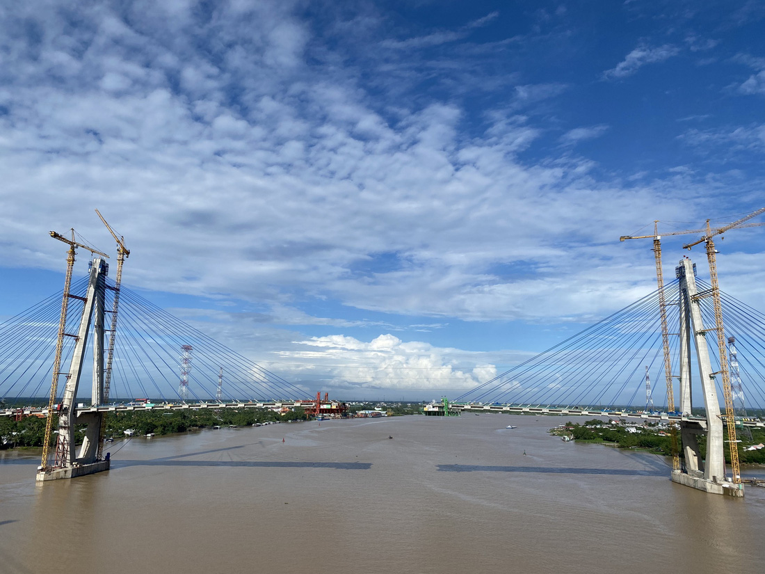 Cầu Mỹ Thuận 2 đã thành hình, chuẩn bị hợp long và đưa vào sử dụng trong năm 2023 - Ảnh: M.T.
