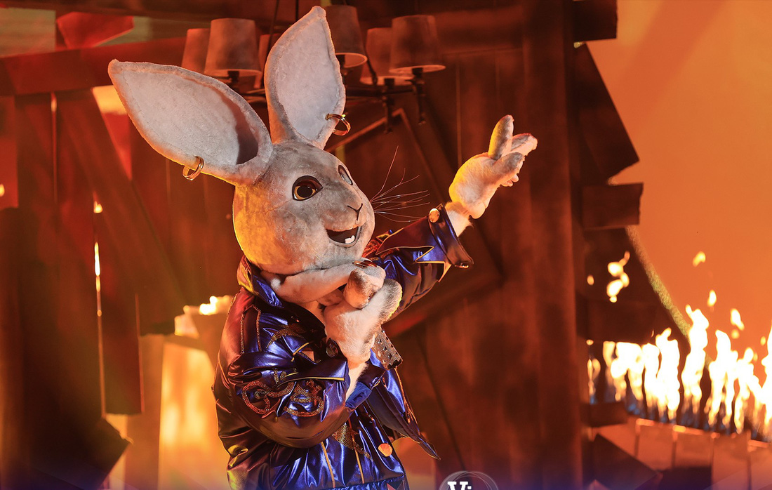 Thỏ Xỏ Khuyên biểu diễn trong Ca sĩ mặt nạ - Ảnh: BTC