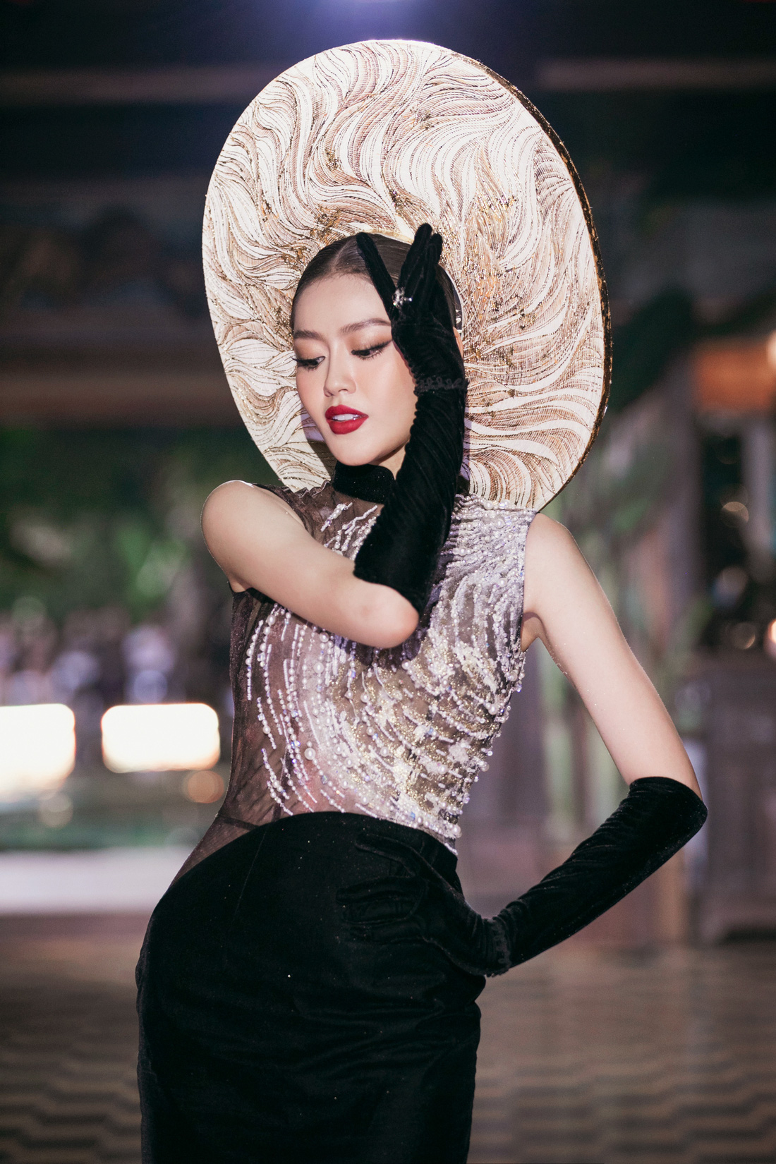 Á hậu 4 Hoa hậu Siêu quốc gia 2023 Đặng Thanh Ngân gây chú ý trên sàn diễn