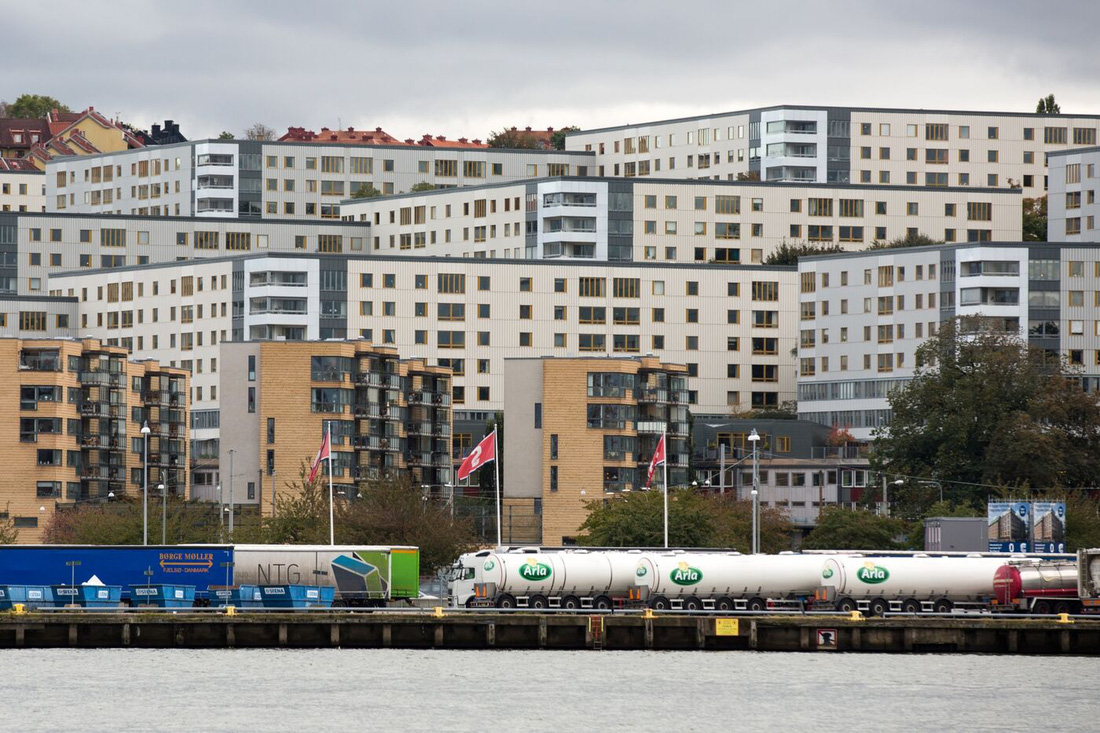 Các tòa nhà chung cư với kiến trúc hiện đại ở quận Masthugget ở Gothenburg, Thụy Điển - Ảnh: BLOOMBERG