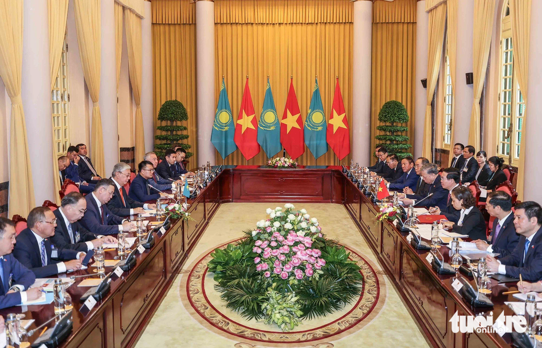 Toàn cảnh cuộc hội đàm giữa Chủ tịch nước Võ Văn Thưởng và Tổng thống Kazakhstan Kassym-Jomart Tokayev ngày 21-8 - Ảnh: NGUYỄN KHÁNH