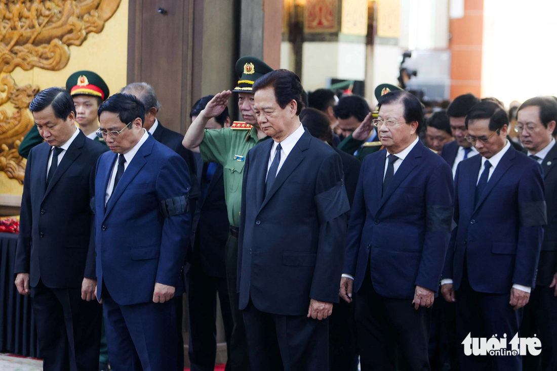 Đoàn Chính phủ do Thủ tướng Phạm Minh Chính làm trưởng đoàn vào làm lễ viếng - Ảnh: NGUYỄN KHÁNH